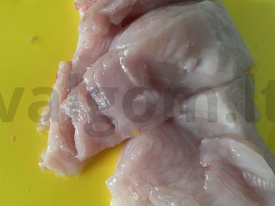 Vištienos meatballs su žaliais žirneliais Žingsnis 1