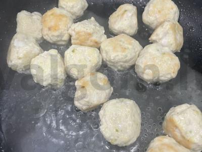 Vištienos meatballs su žaliais žirneliais Žingsnis 5