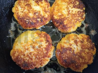 Sūrio blynai su sūdyta karamele ir anakardžiais Žingsnis 7