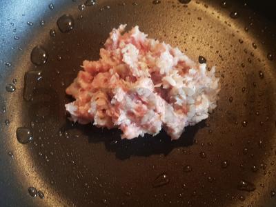 Skani kiaušinienė su faršu, saldžiuoju pipiru ir krapais Žingsnis 1