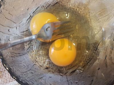 Skani kiaušinienė su faršu, saldžiuoju pipiru ir krapais Žingsnis 3