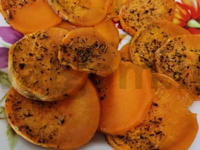 Saldžiosios bulvės orkaitėje pagrindine nuotrauka