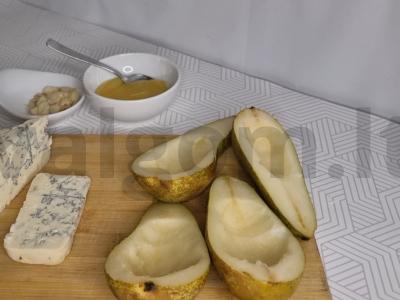 Keptos kriaušės su migdolų drožlėmis ir dorblu sūriu Žingsnis 1