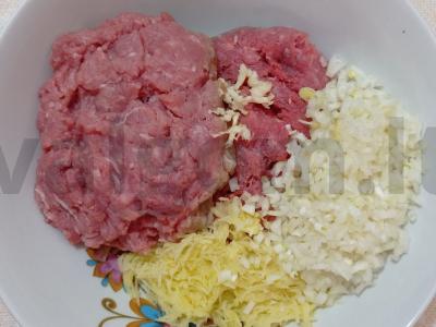 Kepti kotletai su padažu Žingsnis 1