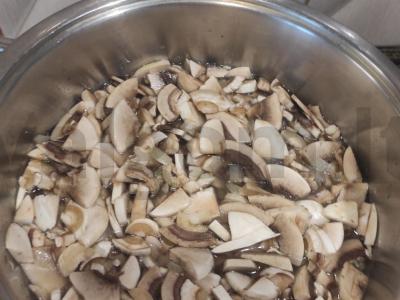 Grybų sriuba su daržovėmis ir pievagrybiais Žingsnis 3