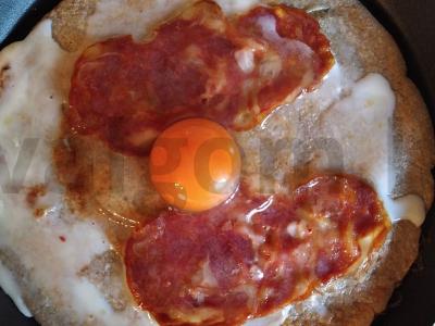 Galetai su sūrio dešra, kiaušiniu ir sūriu Žingsnis 5