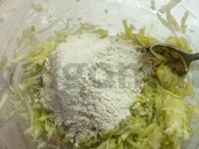 Cukinijų blynai užkandžiams Žingsnis 3