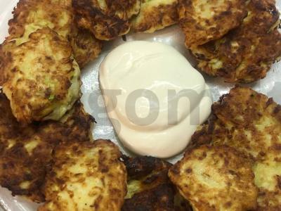 Cukinijų blynai užkandžiams pagrindine nuotrauka