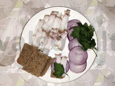 Sūdyta lašiniai su česnaku pagrindine nuotrauka