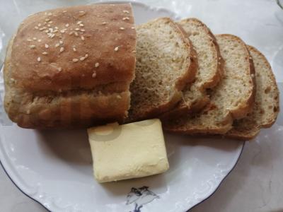 Namų duona su sausa mielėmis pagrindine nuotrauka