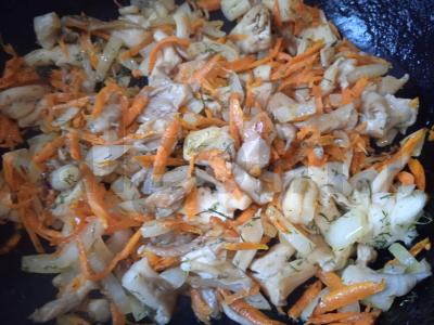 Vištienos sriuba su keptomis pievagrybiais Žingsnis 4