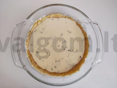 Greitas kišas su konservuota sardinė ir grietinės užpilu Žingsnis 4