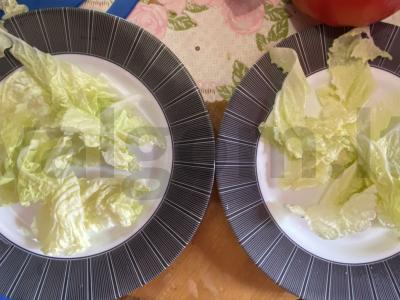 Graikiškas salotas su Pekino kopūstu ant mačoni pagrindo Žingsnis 1