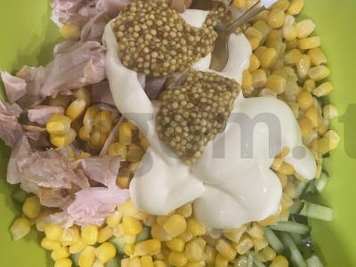 Salotos su kukurūzais ir rūkytomis vištienos krūtinėlėmis Žingsnis 4