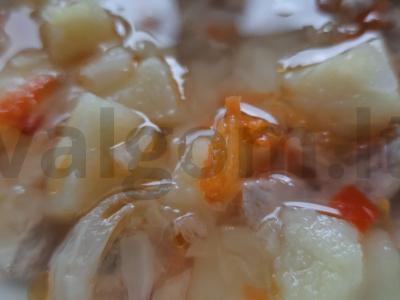 Šči su raugintomis kopūstais iš vaikystės pagrindine nuotrauka