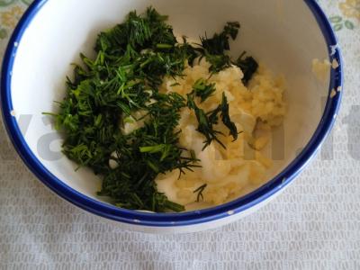 Kepti cukinijos su česnaku ir majonezu „Piramidės“ Žingsnis 2