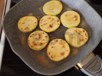 Kepti cukinijos su česnaku ir majonezu „Piramidės“ Žingsnis 5