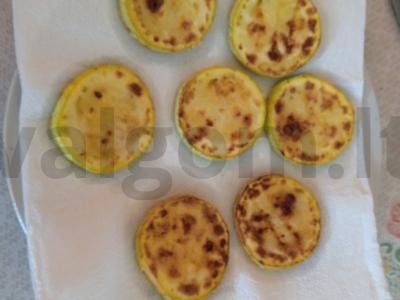 Kepti cukinijos su česnaku ir majonezu „Piramidės“ Žingsnis 6