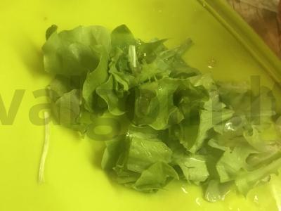 Vasaros salotos su pomidorais ir skrudintomis duonomis Žingsnis 2