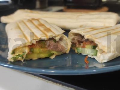 Tortilija su dešrelėmis ir jalapeño pagrindine nuotrauka