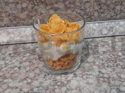 Ledai su kukurūzų dribsniais ir medumi pagrindine nuotrauka