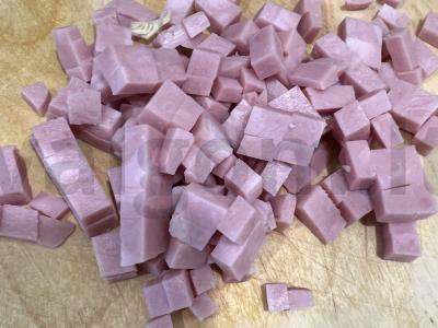 Pavasarinė kopūstų salotos su dešra Žingsnis 3