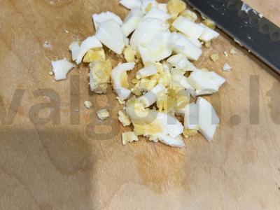 Pavasarinė kopūstų salotos su dešra Žingsnis 4