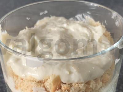 Varškės desertas su bananais ir vynuogėmis pagrindine nuotrauka