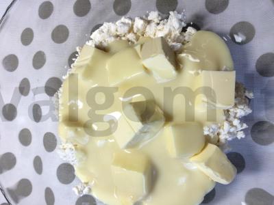 Varškės masė su razinomis Žingsnis 1