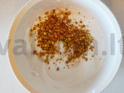 Migdolų ritinys su uogomis Žingsnis 2