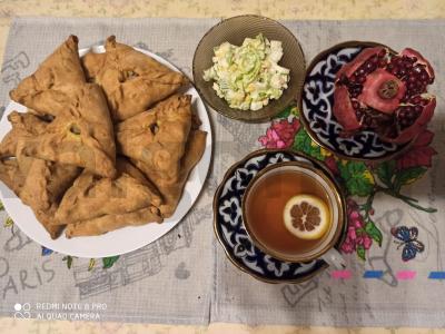 Tatarų trikampiai su vištiena ir bulvėmis orkaitėje pagrindine nuotrauka