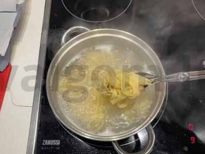 Makaronai su rukola ir kamamberu Žingsnis 1