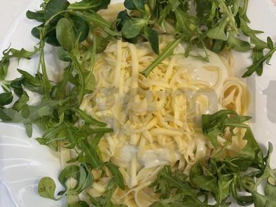 Makaronai su rukola ir kamamberu pagrindine nuotrauka