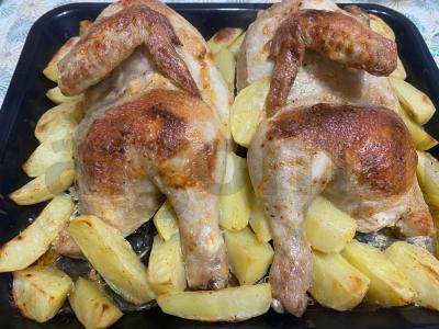 Vištiena su bulvėmis, kepta orkaitėje pagrindine nuotrauka