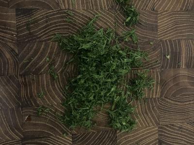 Salotas „Dvi kopūstai“ su krapais ir majonezu Žingsnis 3