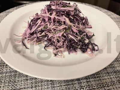 Salotas „Dvi kopūstai“ su krapais ir majonezu pagrindine nuotrauka