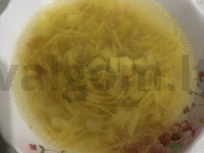 Vištienos sultinys su makaronais pagrindine nuotrauka