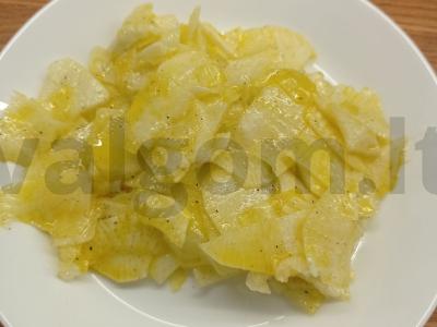 Daikon ridikas su garstyčių aliejumi pagrindine nuotrauka