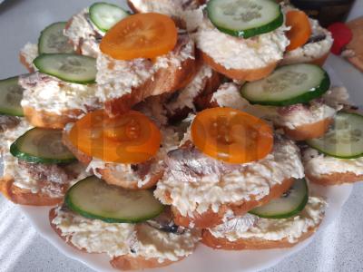 Sumuštiniai su šprotų, lydyto sūrio ir česnako Žingsnis 4