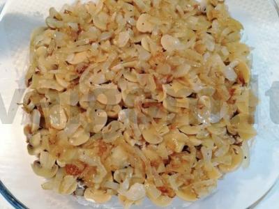 Sluoksniuotas salotas su vištiena ir grybais Žingsnis 2