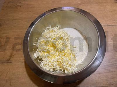 Traškus pyragas su varškės-abrikosų įdaru ir aguonomis Žingsnis 3