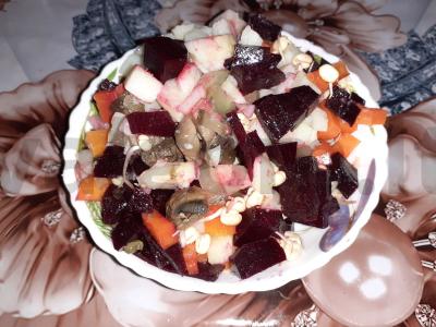 Grybų vinigretas su mašo daigais pagrindine nuotrauka