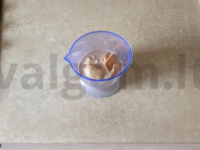 Kokteilis su šokoladiniu pienu, bananais ir sausainiais Žingsnis 2