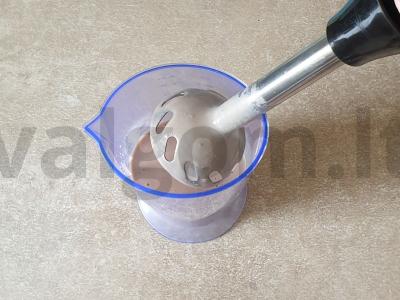 Kokteilis su šokoladiniu pienu, bananais ir sausainiais Žingsnis 3