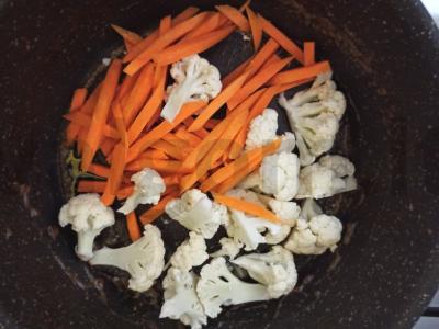 Namų spageti su veršiena, žiediniais kopūstais ir grybais Žingsnis 3