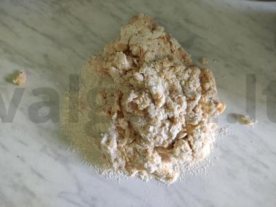 Varškės pynė su aguonomis Žingsnis 3