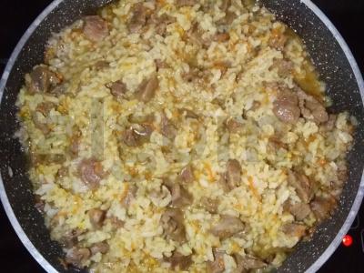 Plovas su jautiena pagrindine nuotrauka