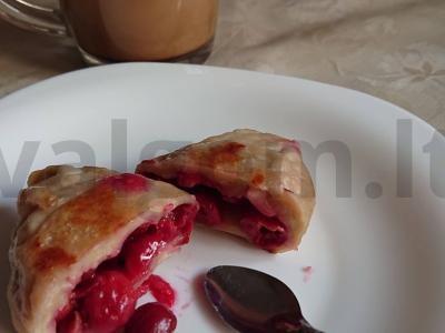 Saldi virtinukai su vyšniomis pagrindine nuotrauka