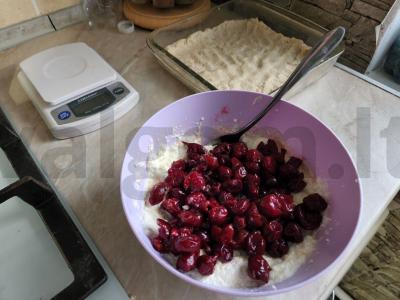 Vyšnių pyragas su ryžių miltais Žingsnis 2