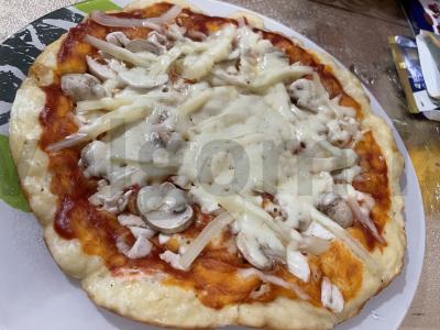 Mini pica su vištiena ir grybais pagrindine nuotrauka